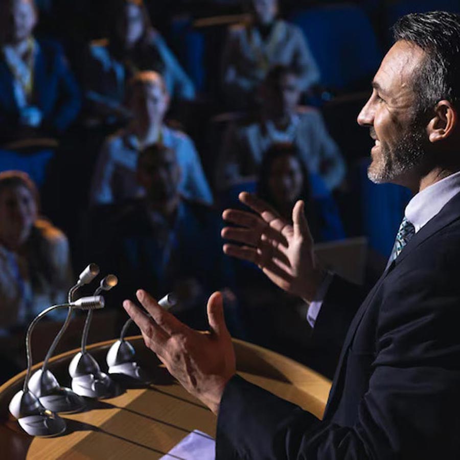 Public Speaking at Industry Events and Policy Forums Ponencias en eventos del sector